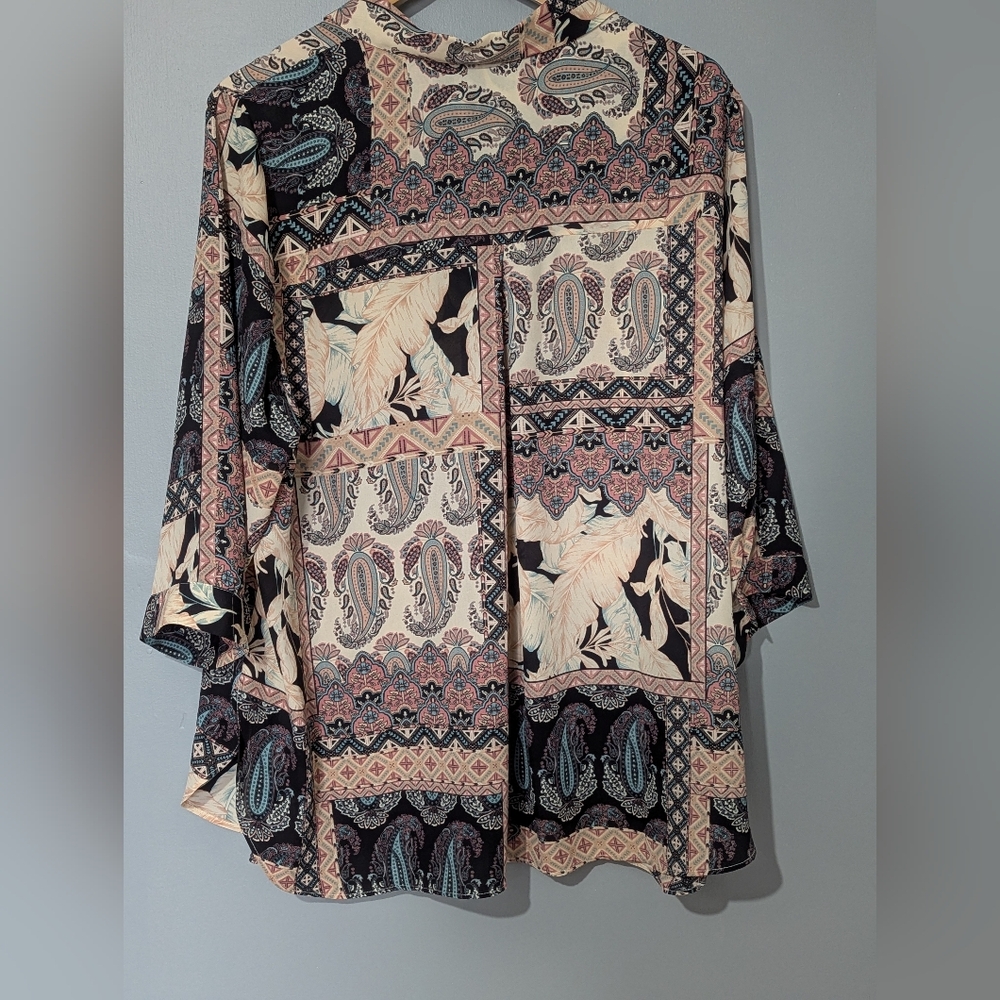 Patterned Women's Top - Picture 9 of 10